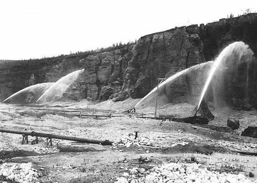 Hydraulic_mining_-_Lovett_Gulch__Bonanza_Creek__Yukon_Terr._1907.jpg
