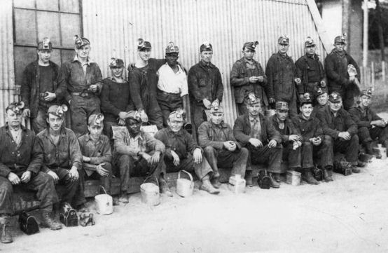 MINERS_OF_WITHERBEE_SHERMAN_CO_MINE_-_MINEVILLE_NY.jpg